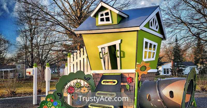 Tree House And Playhouse Games For Backyard Fun