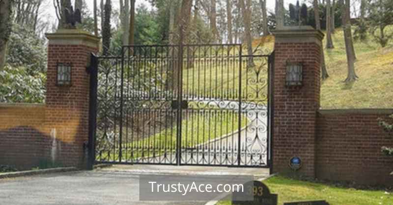 Beautiful Picket Fence Gates Ideas