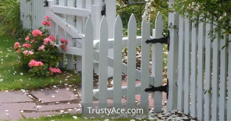 White Picket Fence Gate Ideas