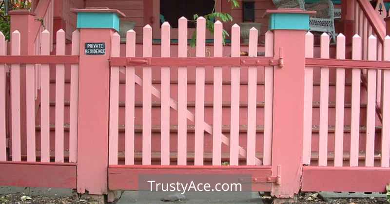 Colorful Picket Fence Gate Ideas