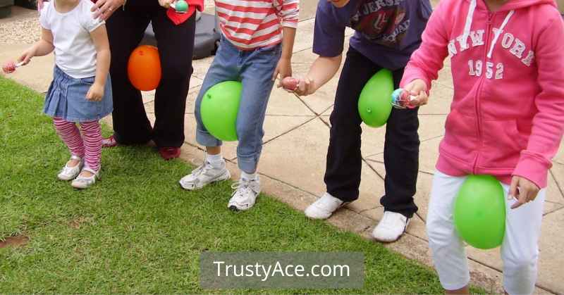 Balloon Race - Fun Outdoor Games For Large Groups Of All Ages