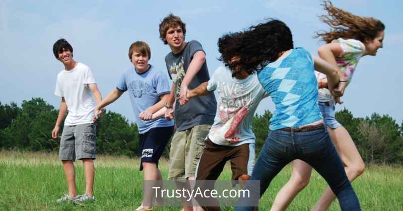 Red Rover - Best Outdoor Fun Games For Large Groups Of Kids