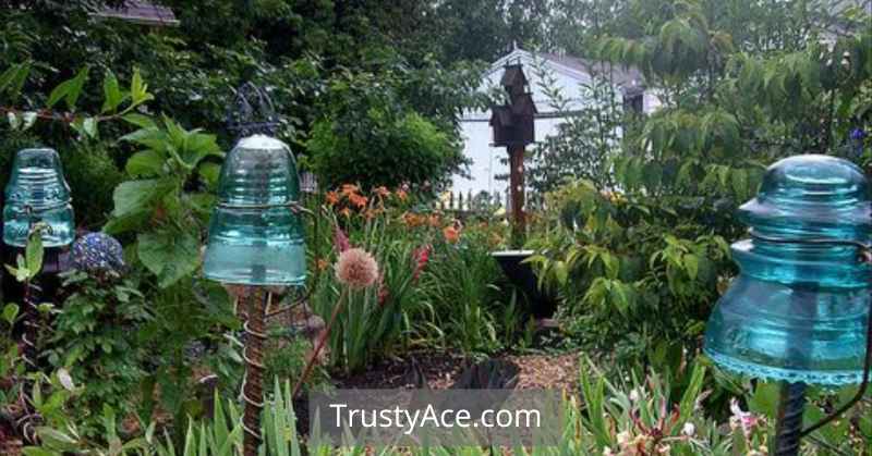 Landscape Border Ideas - Glass Insulator Borders 3 - 800 x 419 wl