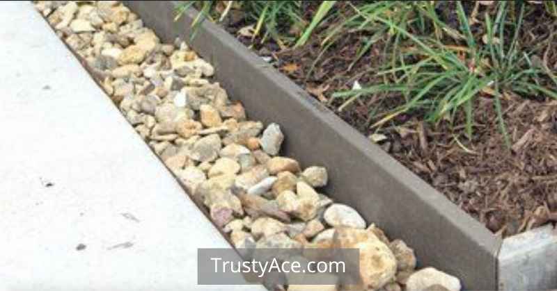 Landscape Border Ideas With Metal Pre-Screen Edging