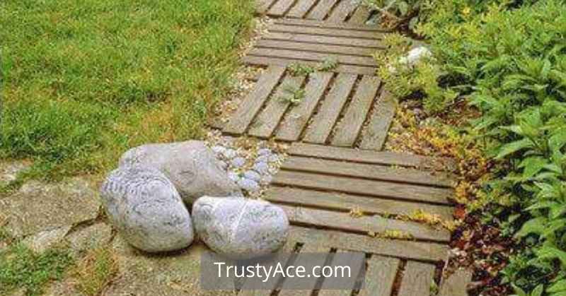 Simple Pallet Wood Walkway Ideas