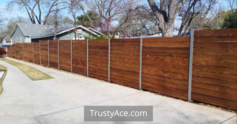 Horizontal Privacy Wood Fence Ideas With Metal Posts