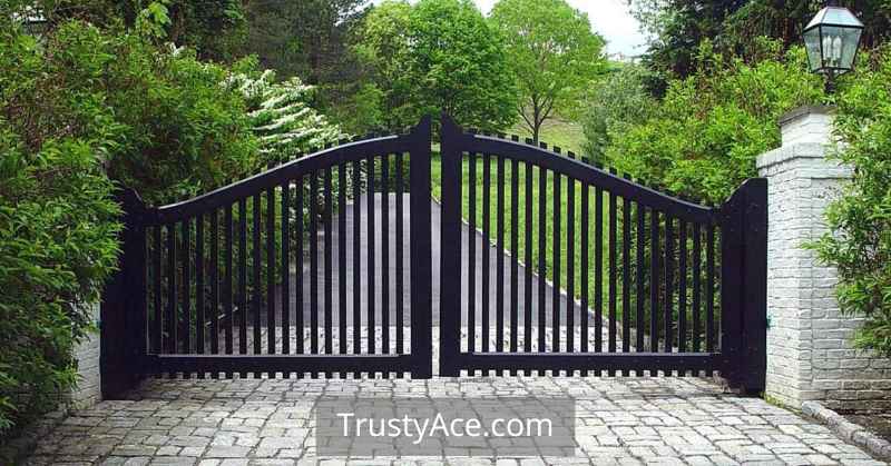 Driveway Wood Fence Ideas